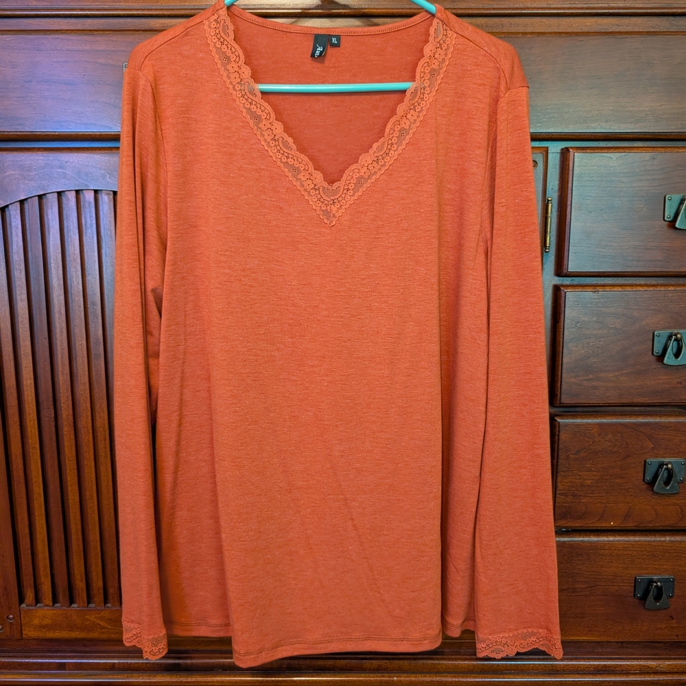 Chic Lace Trim V-Neck Blouse - Rust